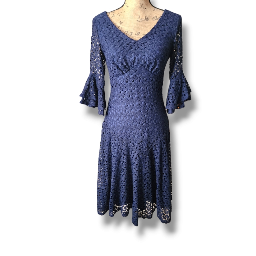 roz & ALI Navy Crocheted Dress with Bell Sleeves. Size 4